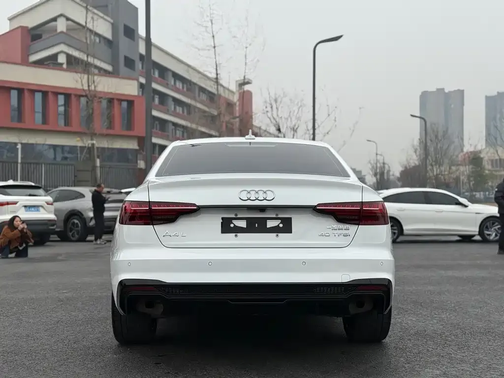 Audi A4L 2023 из CN, фото 9