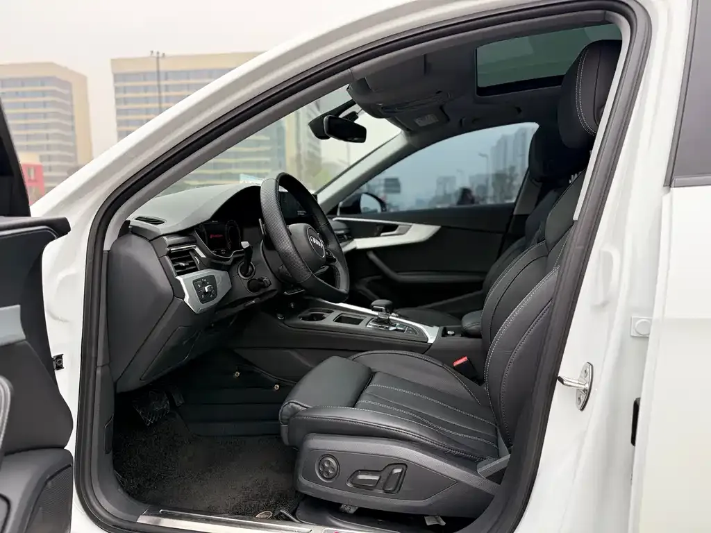 Audi A4L 2023 из CN, фото 7