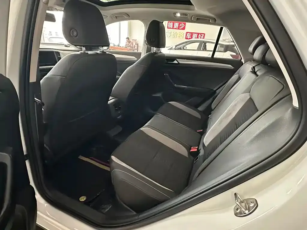 Volkswagen T-Roc 2023 из CN, фото 8