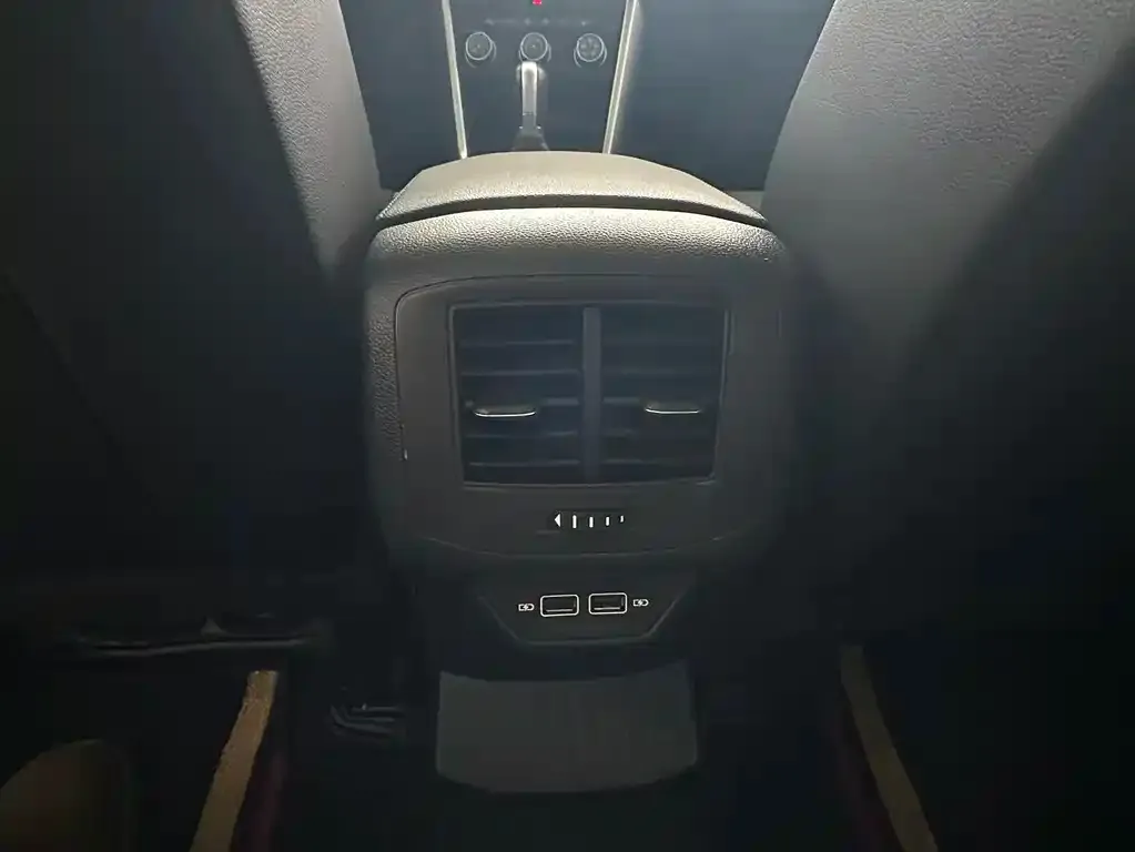 Volkswagen T-Roc 2023 из CN, фото 2