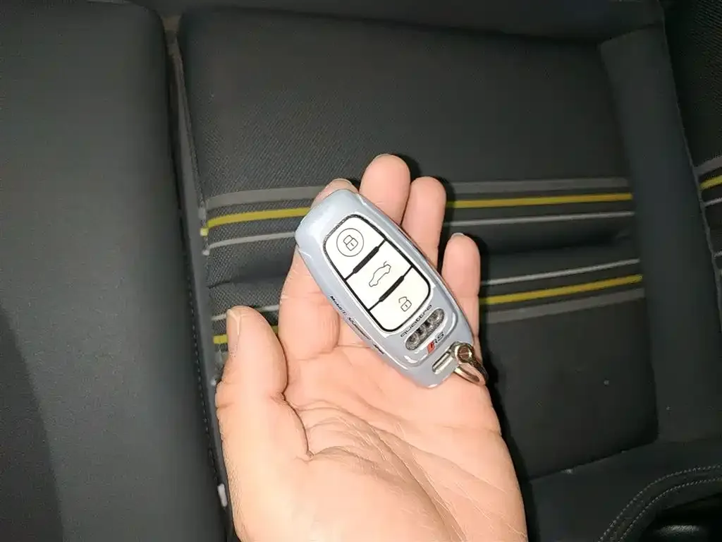 Audi A3 2023 из CN, фото 2