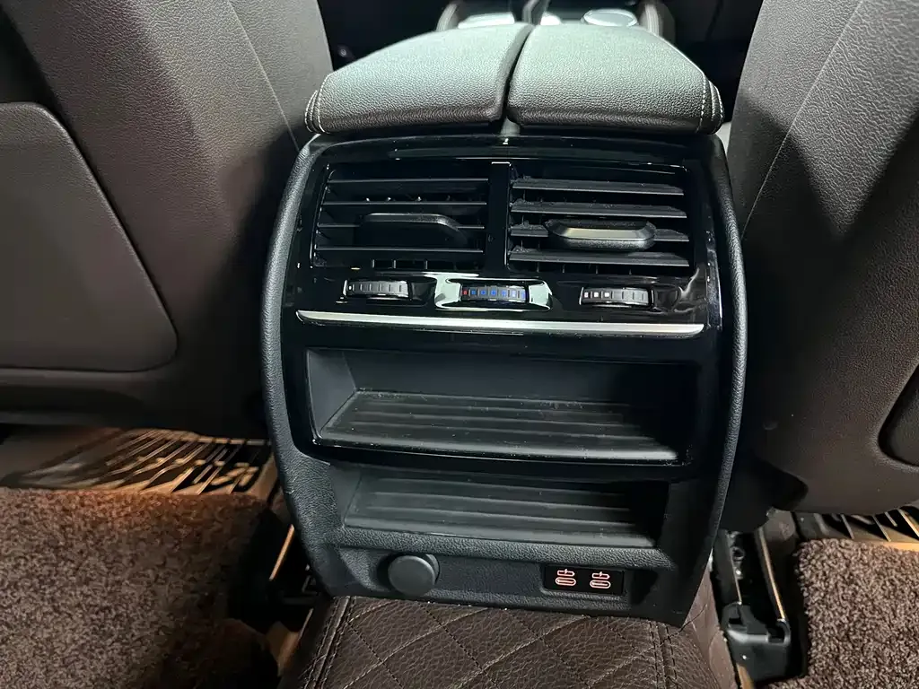 BMW 5 Series 2021 из CN, фото 9