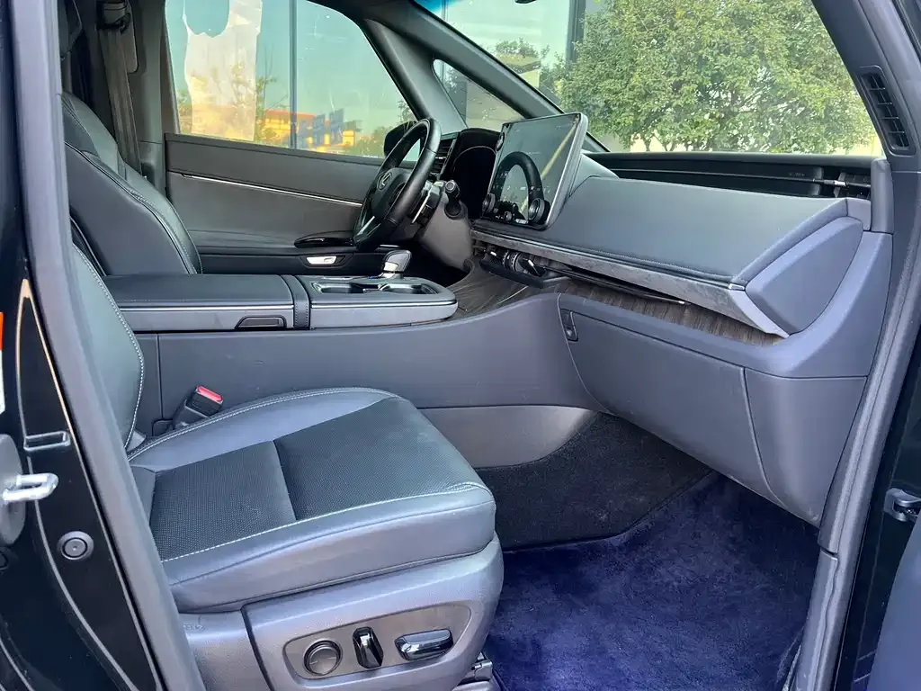 Lexus LM 2023 из CN, фото 2