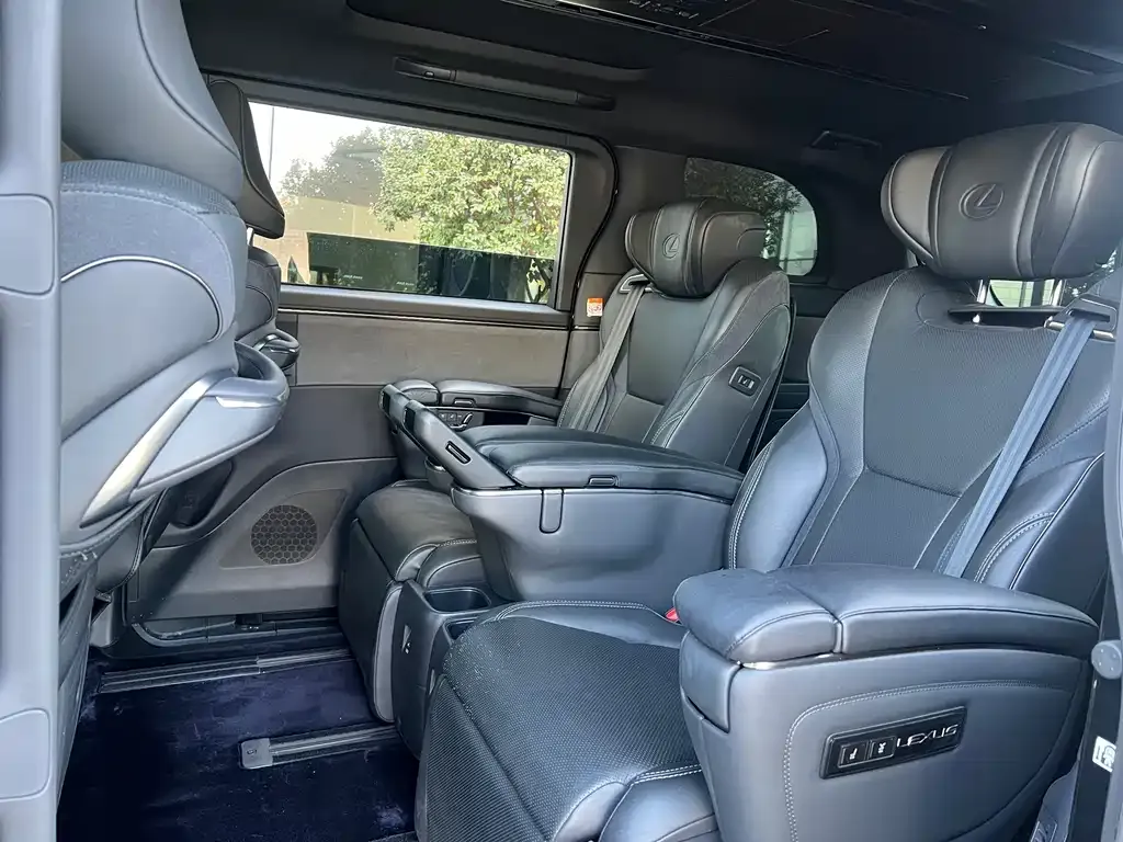 Lexus LM 2023 из CN, фото 6