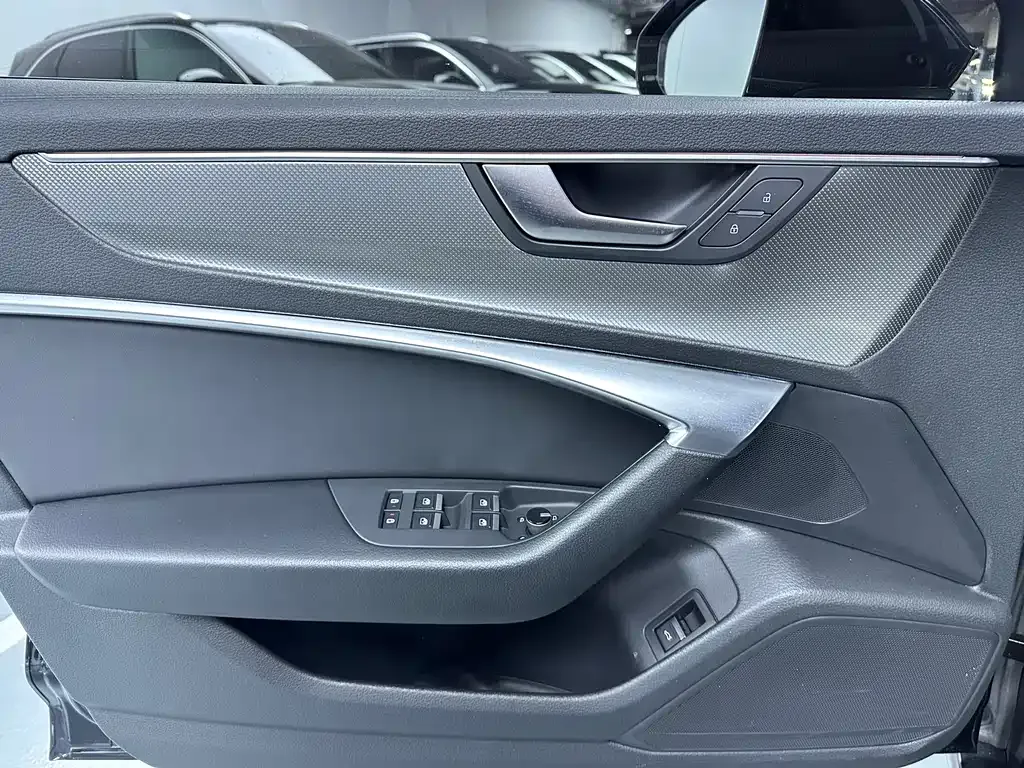Audi A6L 2022 из CN, фото 6