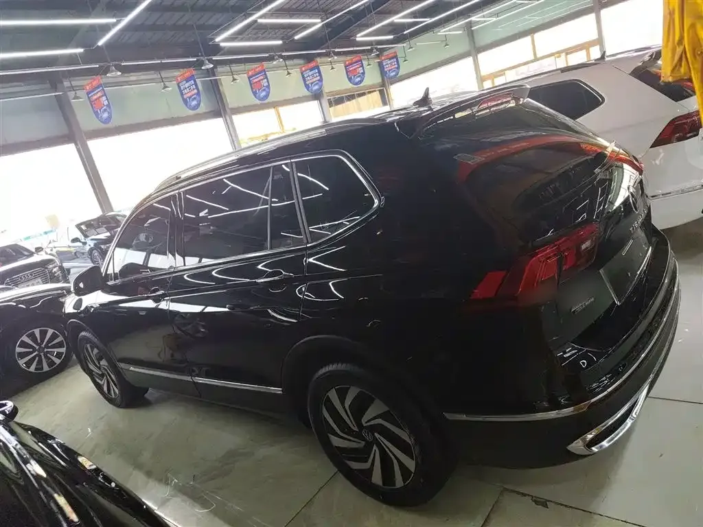 Volkswagen Tiguan L 2023 из CN, фото 10