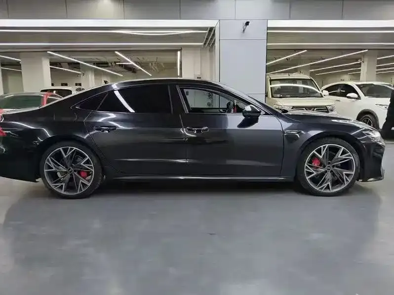 Audi A7L 2022 из CN, фото 2