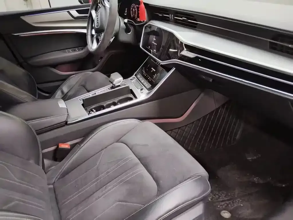 Audi A7L 2022 из CN, фото 4