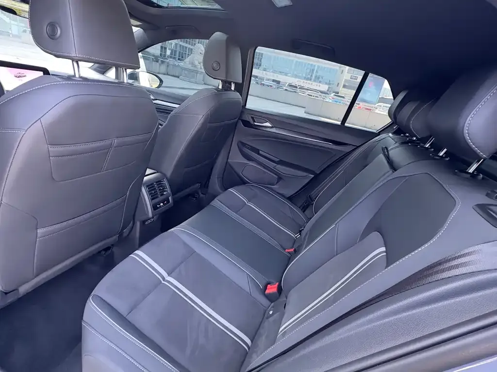 Volkswagen Golf 2023 из CN, фото 10