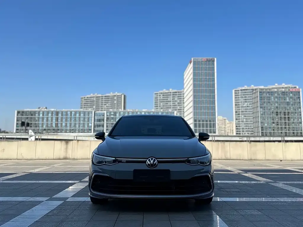 Volkswagen Golf 2023 из CN, фото 2