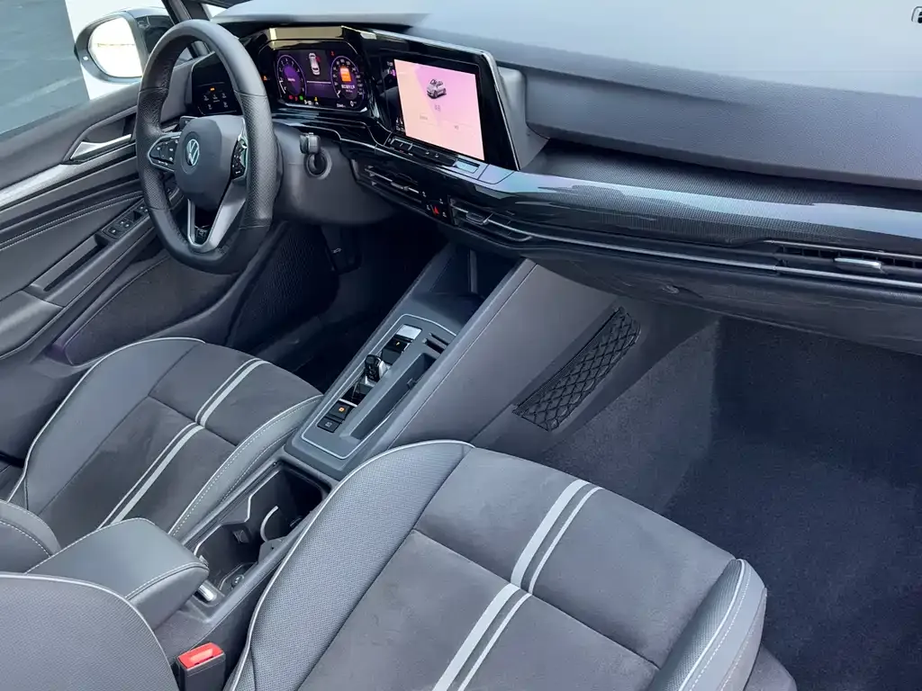 Volkswagen Golf 2023 из CN, фото 9