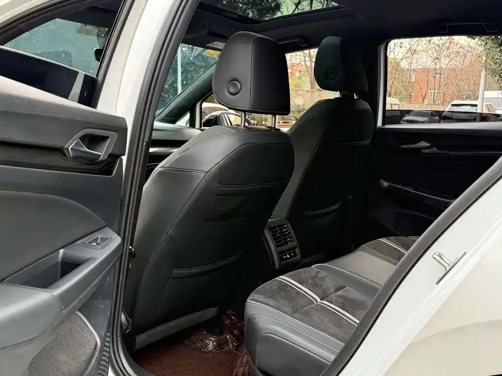 Volkswagen Golf 2021 из CN, фото 7