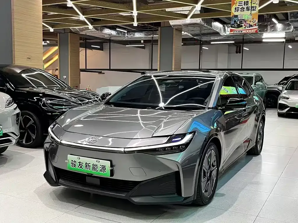 Toyota bZ3 2023 из CN, фото 1