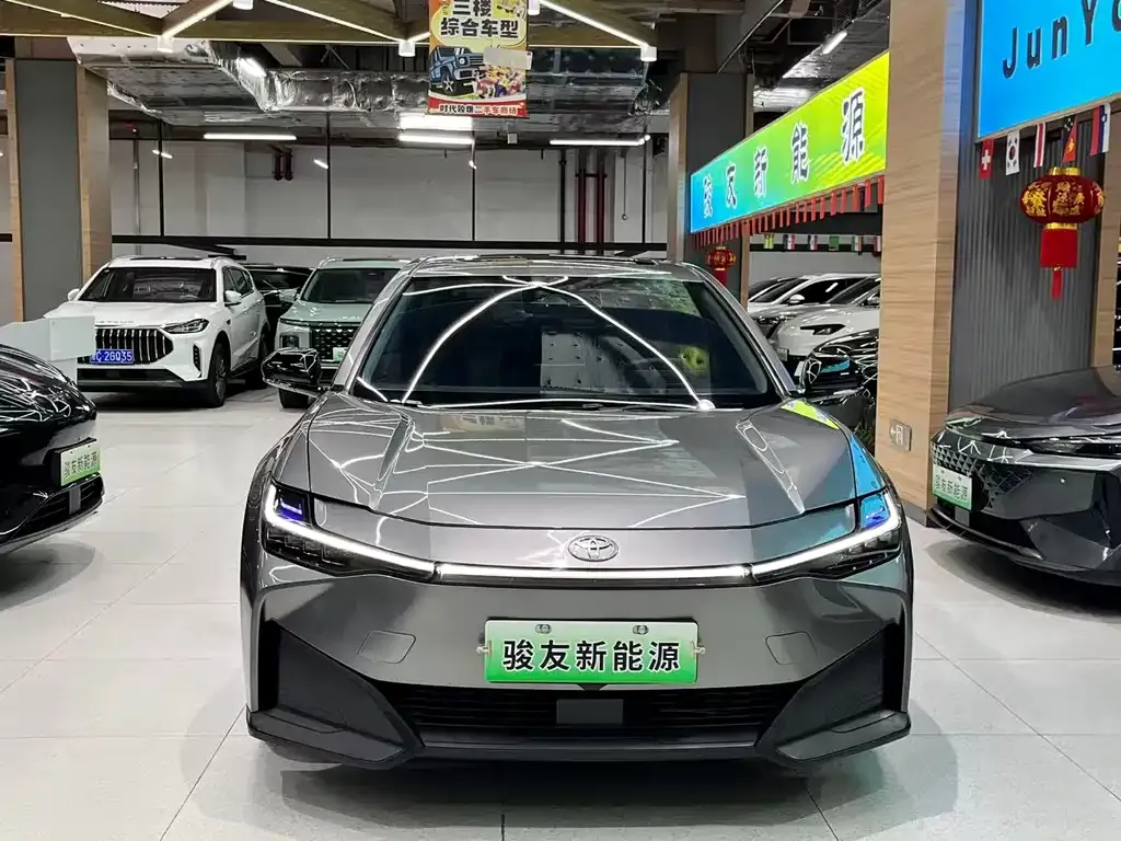 Toyota bZ3 2023 из CN, фото 4