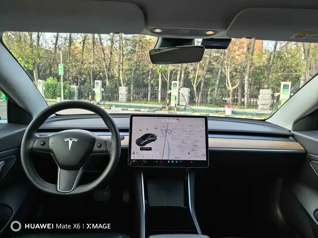 Tesla Model 3 — фото 4