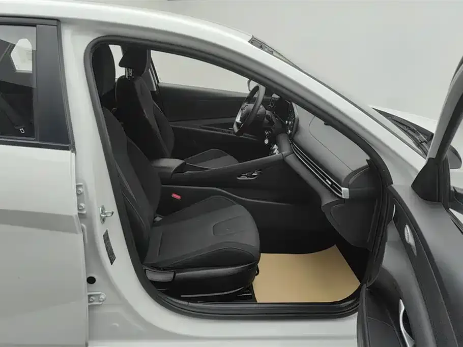 Hyundai Elantra 2024 из CN, фото 8