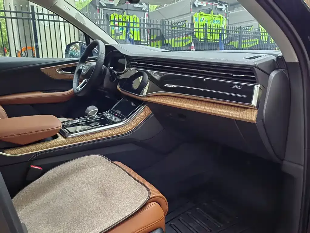 Audi Q7 2025 из CN, фото 8