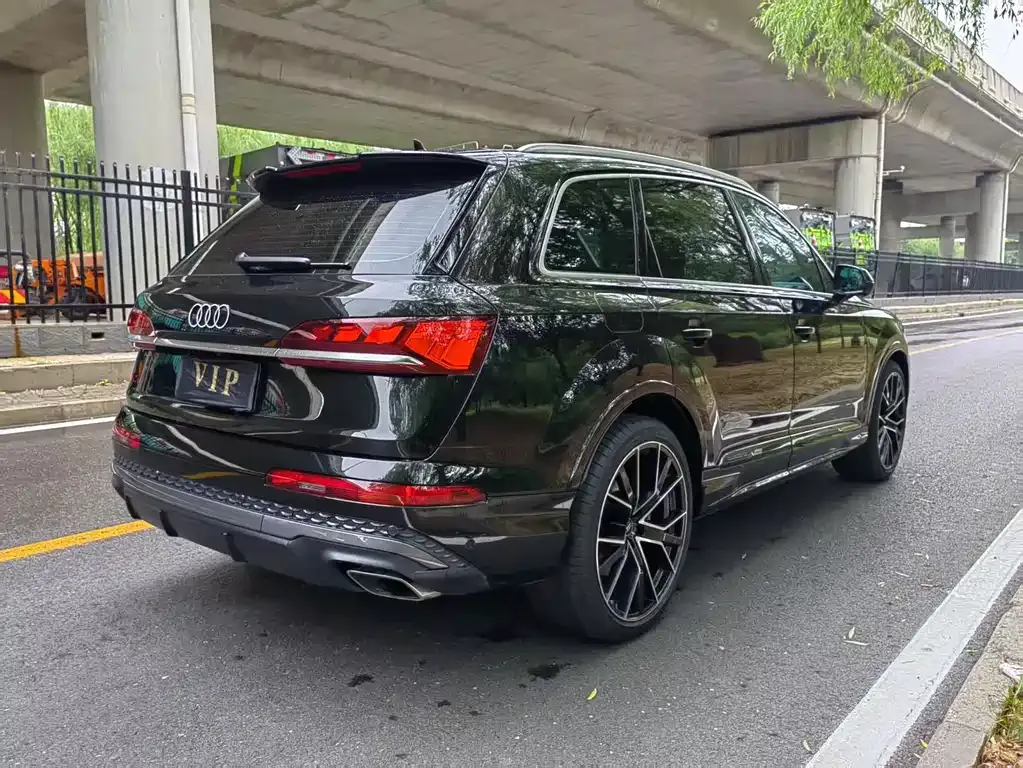 Audi Q7 2025 из CN, фото 5
