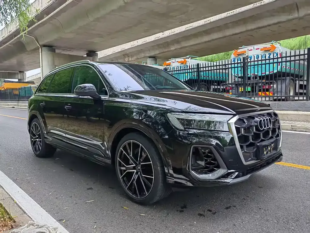 Audi Q7 2025 из CN, фото 9