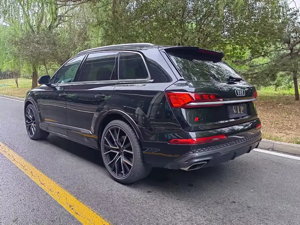 Audi Q7 2025 из CN, фото 7