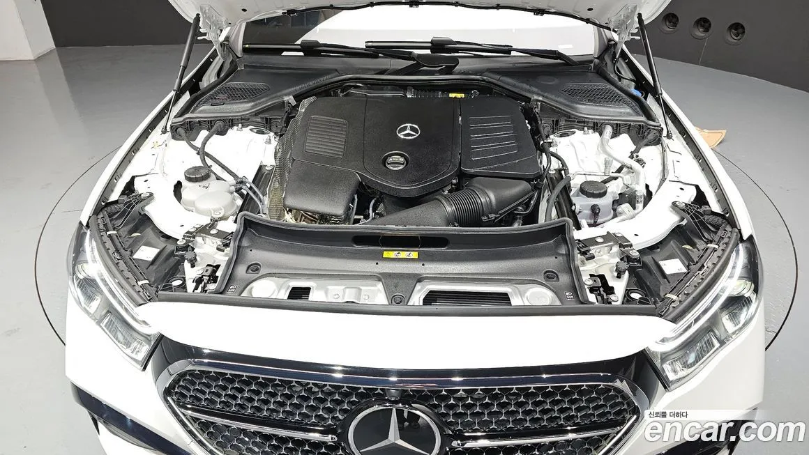 Mercedes-Benz E-Class — фото 10