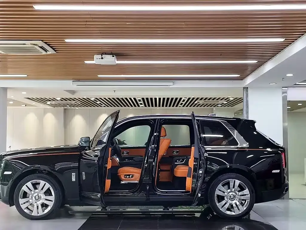 Rolls-Royce Cullinan 2024 из CN, фото 3
