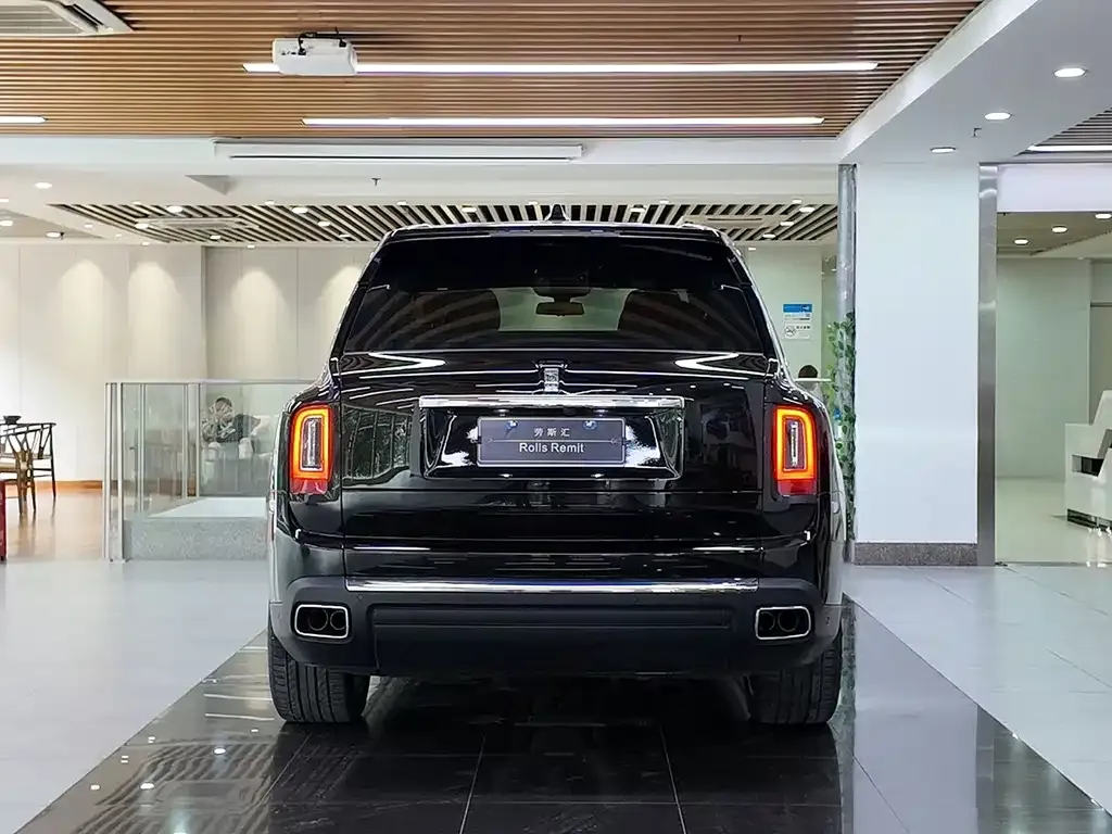 Rolls-Royce Cullinan 2024 из CN, фото 8