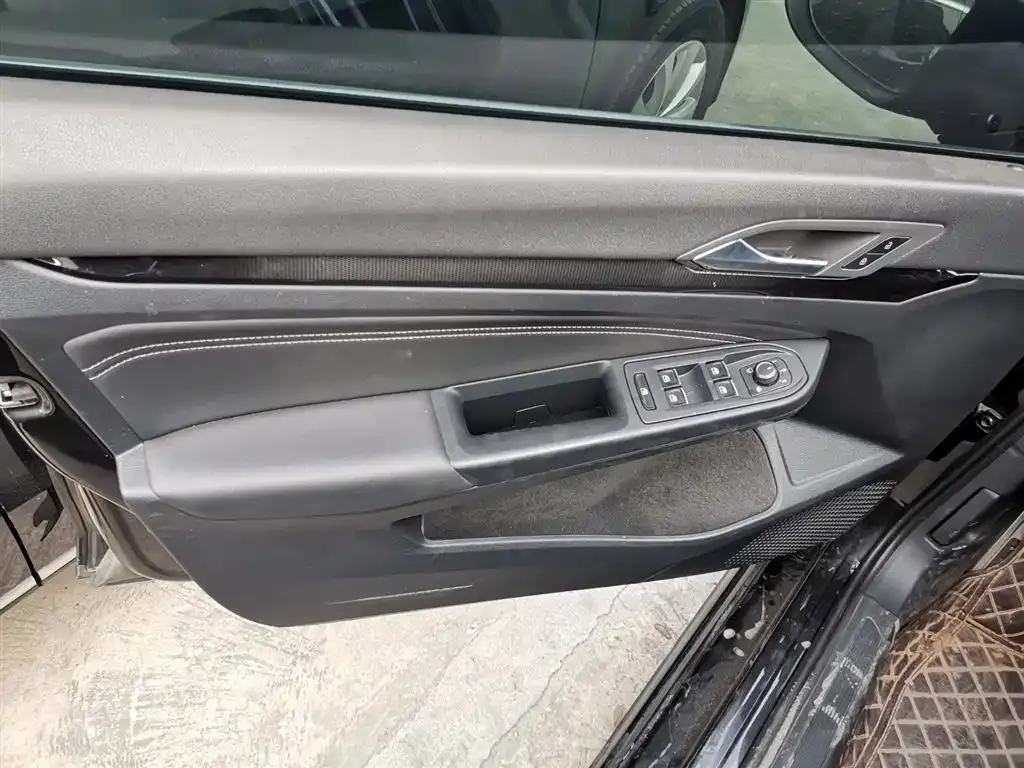 Volkswagen Golf 2021 из CN, фото 9