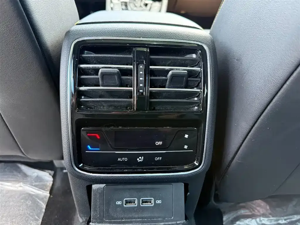Volkswagen CC 2023 из CN, фото 10