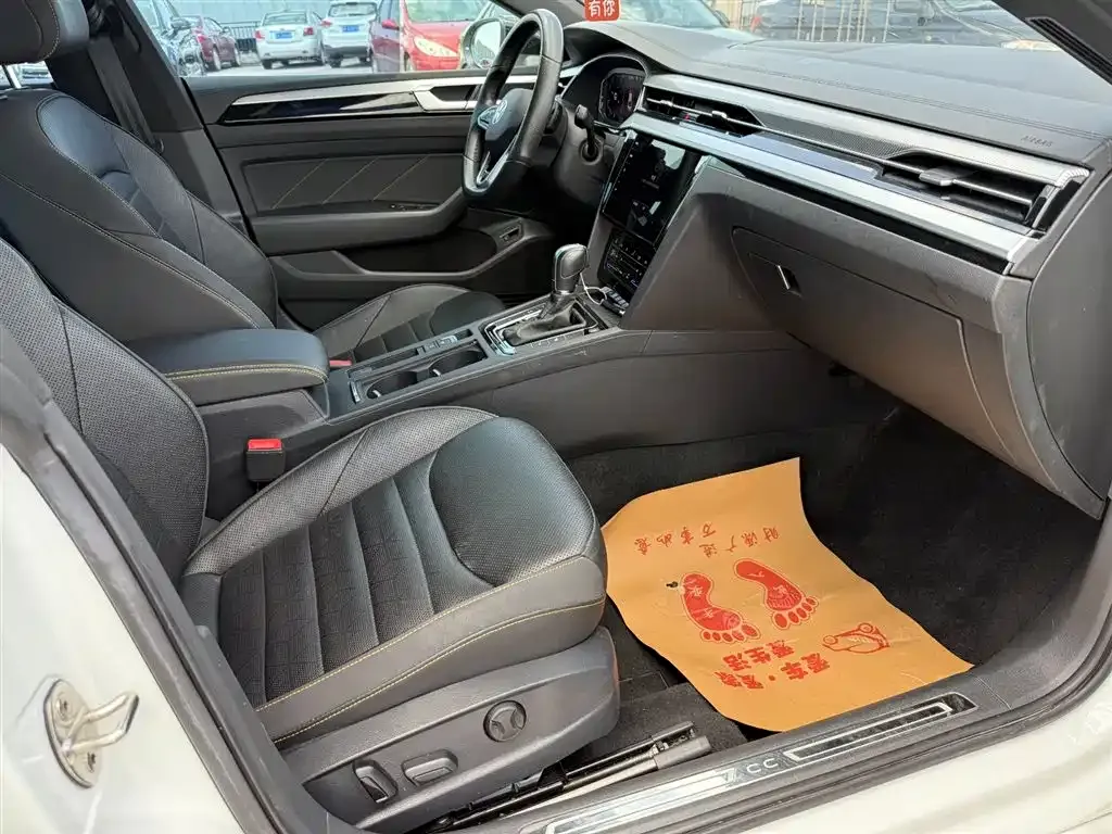 Volkswagen CC 2023 из CN, фото 2