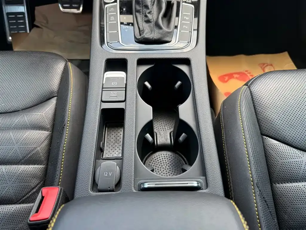 Volkswagen CC 2023 из CN, фото 9
