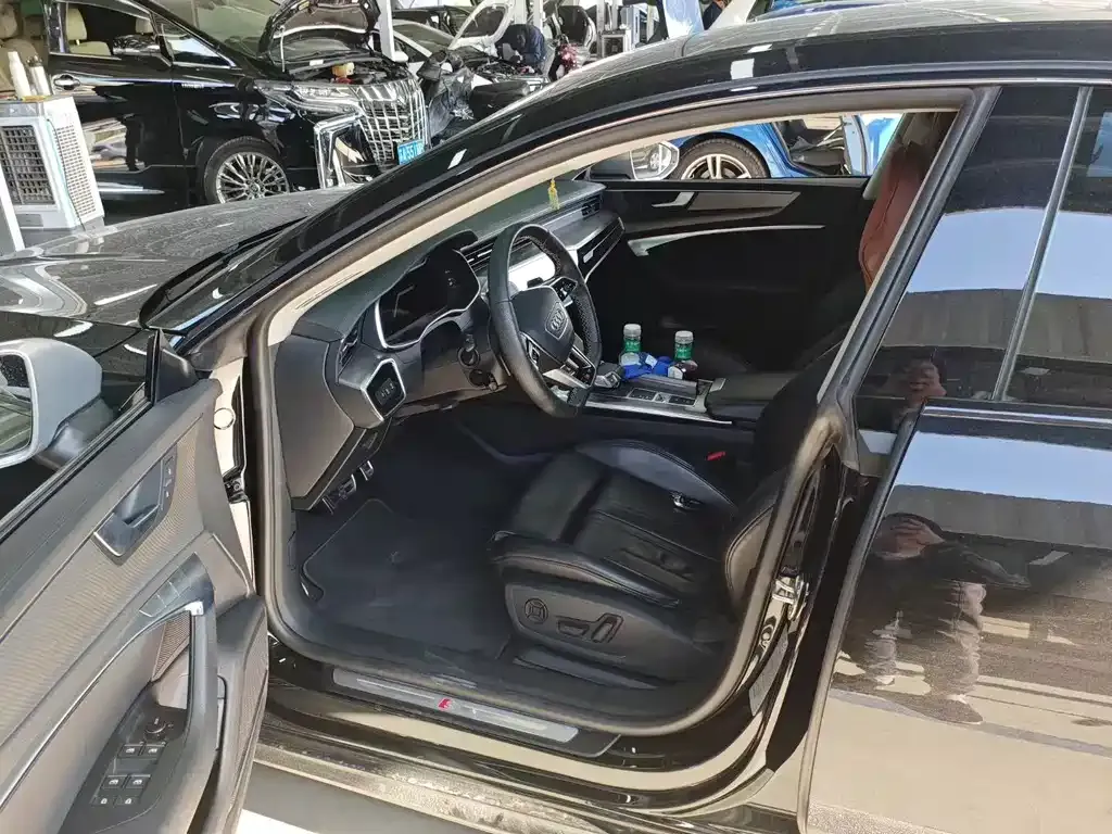 Audi A7 2021 из CN, фото 3