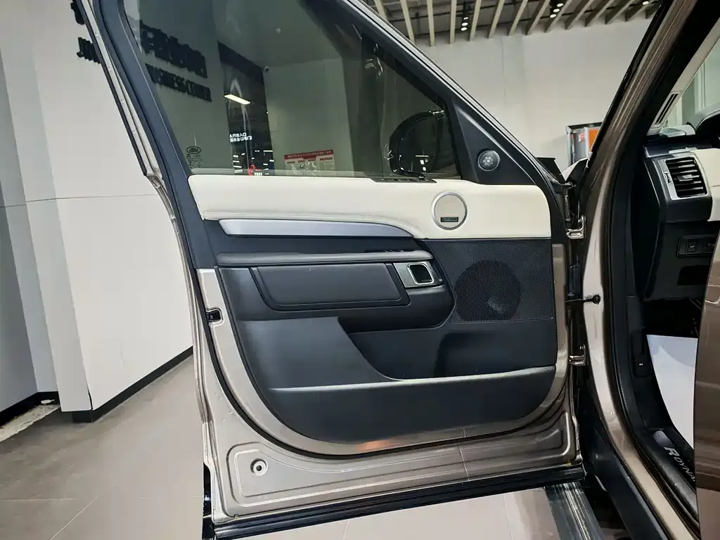 Land Rover Discovery 2023 из CN, фото 9