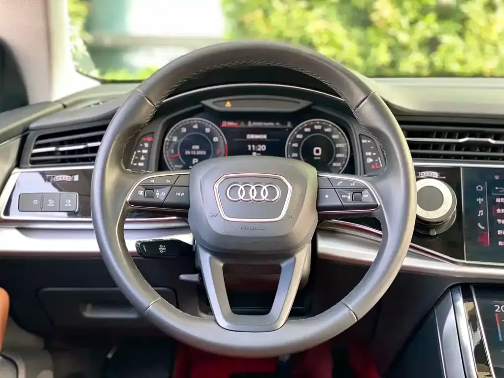 Audi Q8 2023 из CN, фото 7