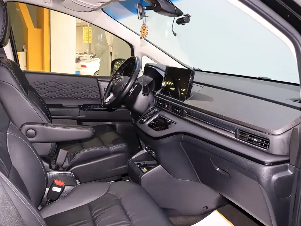 Honda Elysion 2023 из CN, фото 7