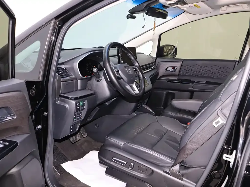 Honda Elysion 2023 из CN, фото 9