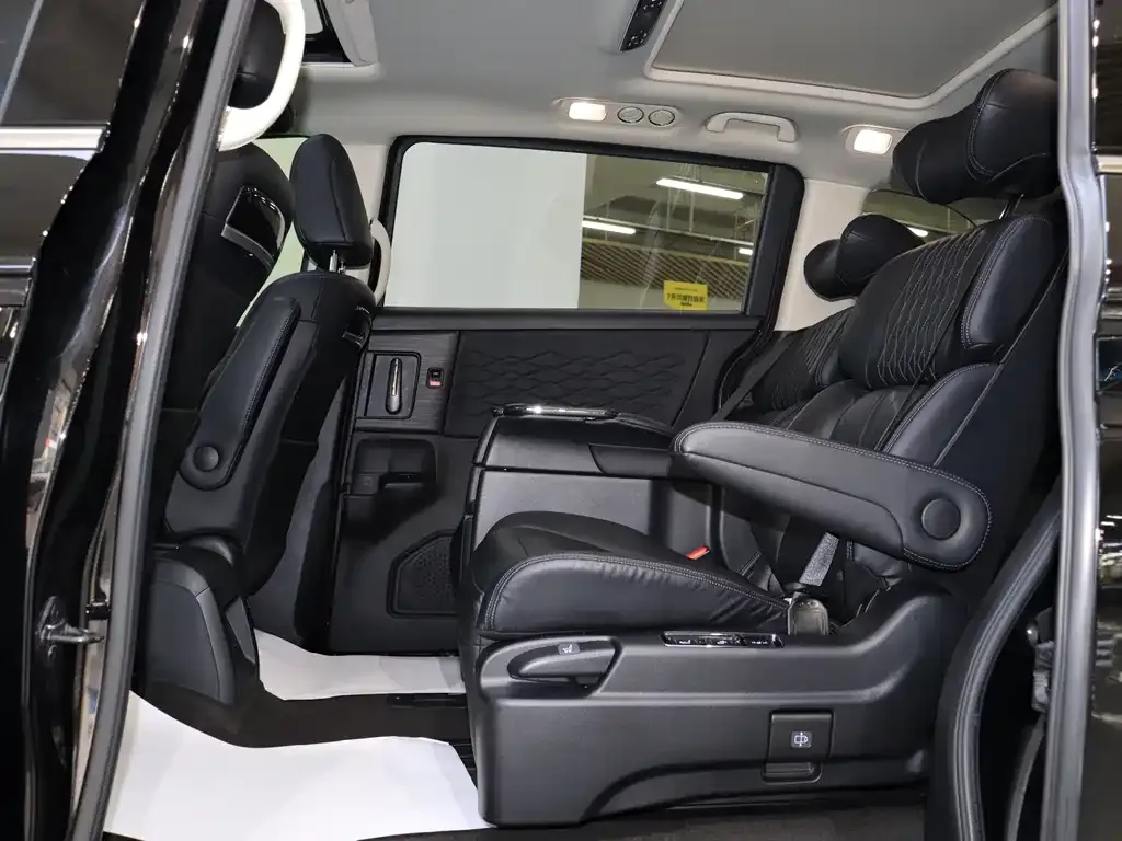 Honda Elysion 2023 из CN, фото 10