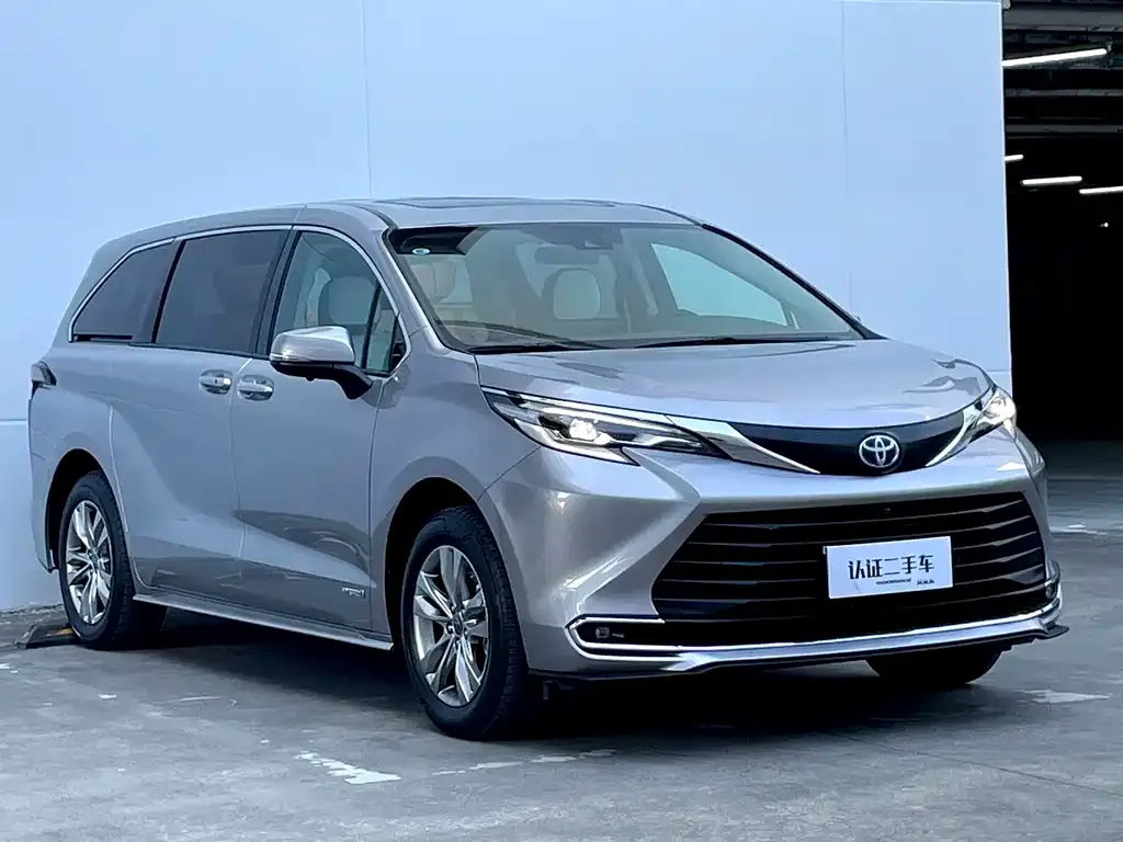 Toyota Sienna 2023 из CN, фото 2