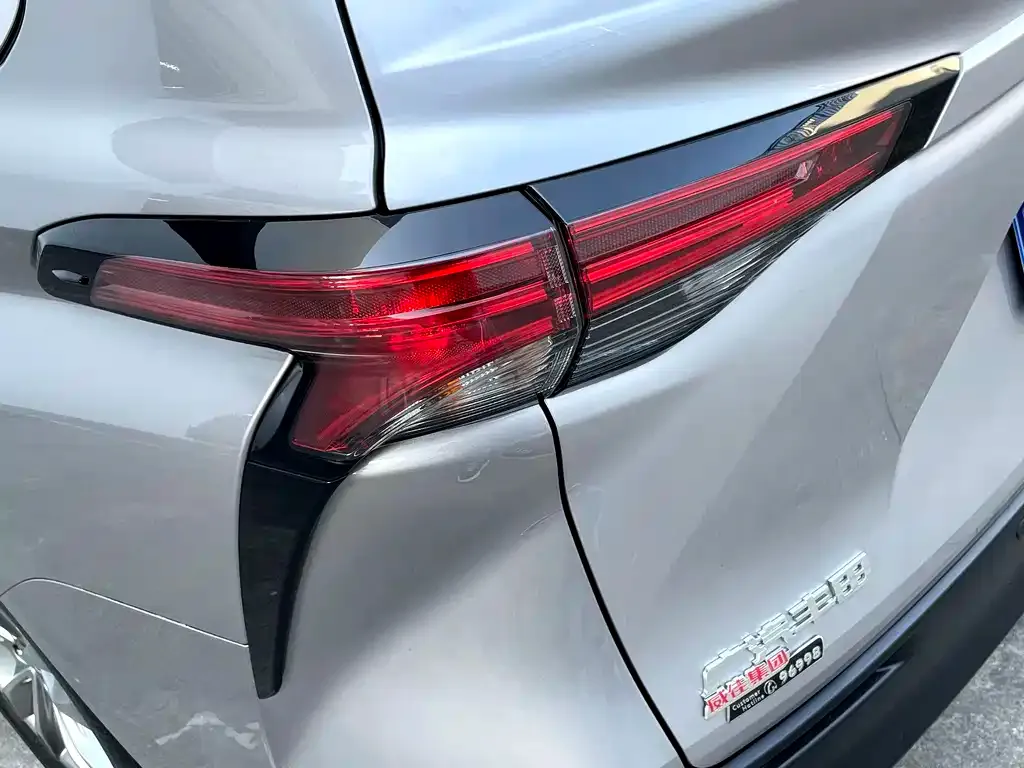 Toyota Sienna 2023 из CN, фото 4