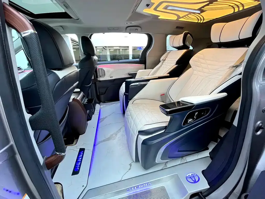 Toyota Sienna 2023 из CN, фото 10