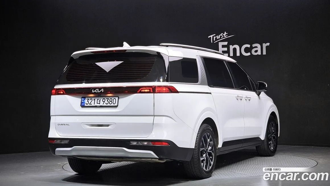 Kia Carnival — фото 3