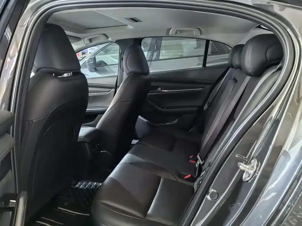 Mazda 3 Axela 2023 из CN, фото 8
