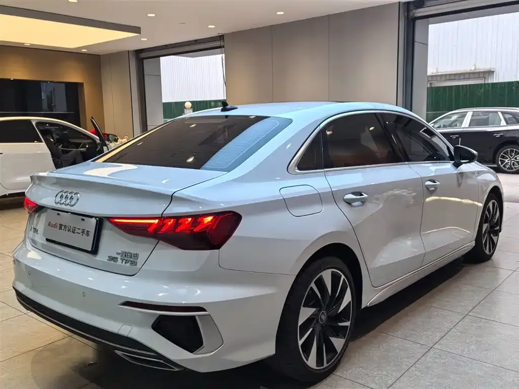 Audi A3 2023 из CN, фото 2