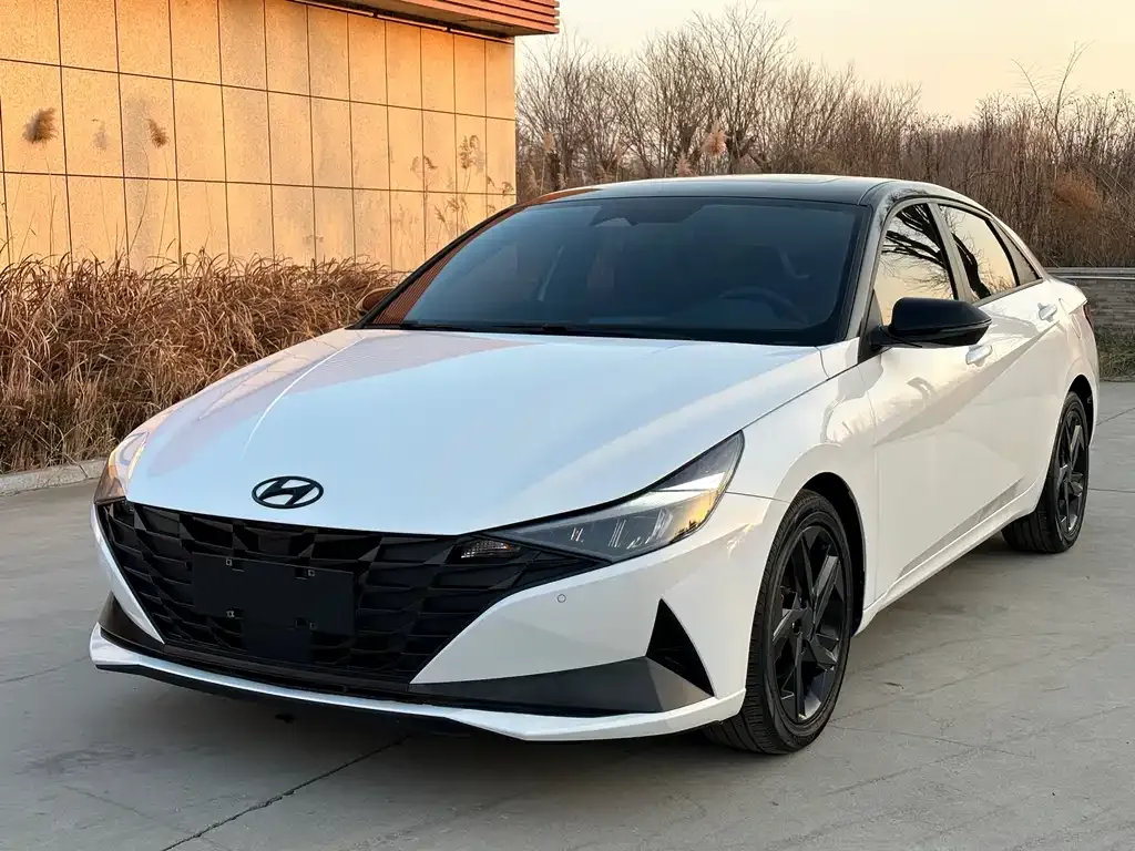 Hyundai Elantra 2023 из CN, фото 1