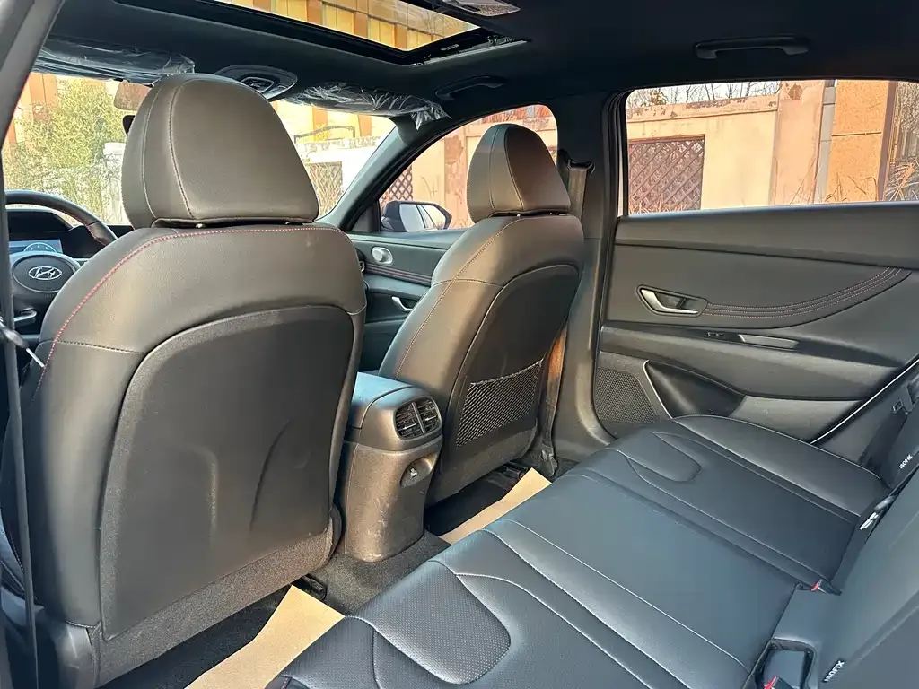 Hyundai Elantra 2023 из CN, фото 3