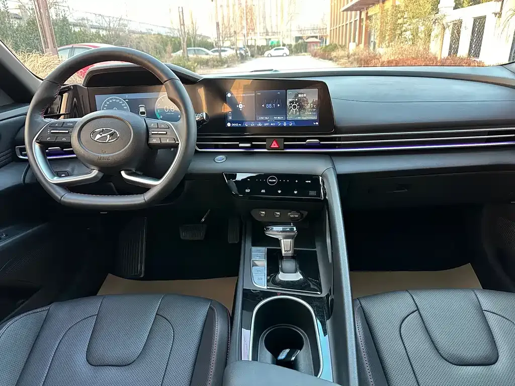 Hyundai Elantra 2023 из CN, фото 10