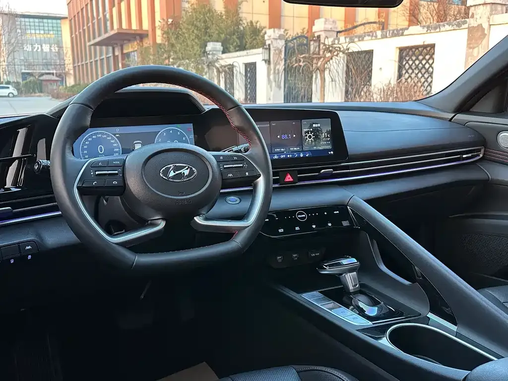 Hyundai Elantra 2023 из CN, фото 4