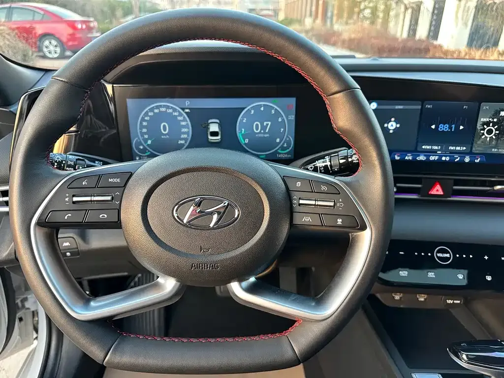 Hyundai Elantra 2023 из CN, фото 7