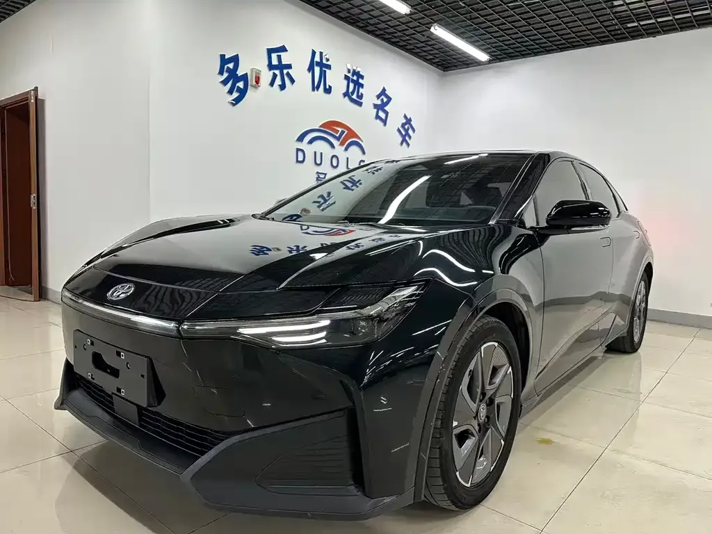 Toyota bZ3 2024 из CN, фото 1