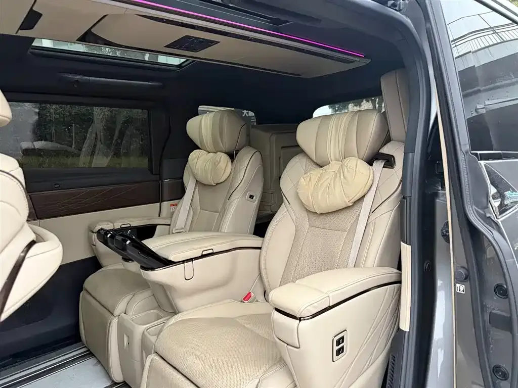 Toyota Vellfire 2024 из CN, фото 2